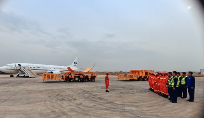 呼和浩特机场展开航空器应急救援搬移设备专项训练